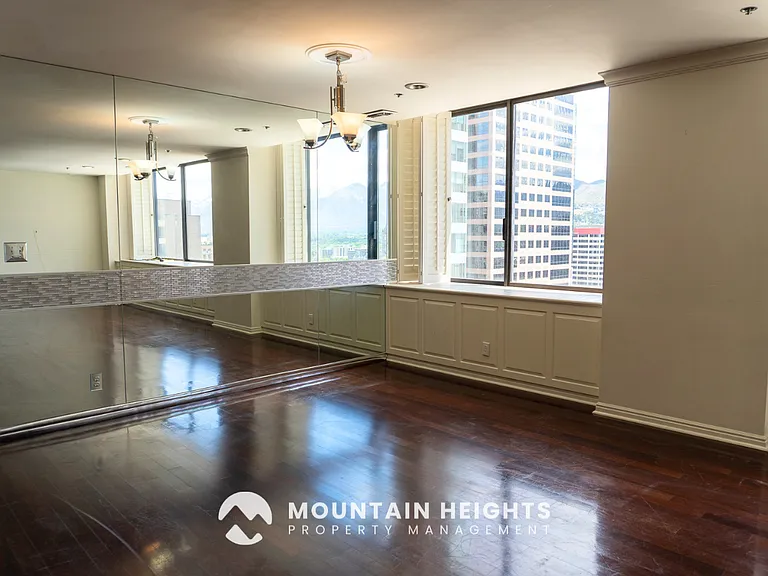 48 W Broadway #1-1708N — Photo 4