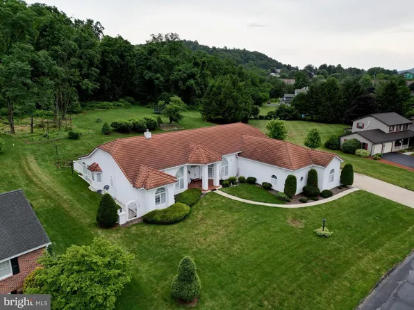 295 Cornfield Cir, Lewistown, PA 17044
