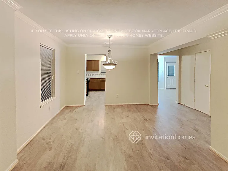 9818 Golden Prairie Ln — Photo 8