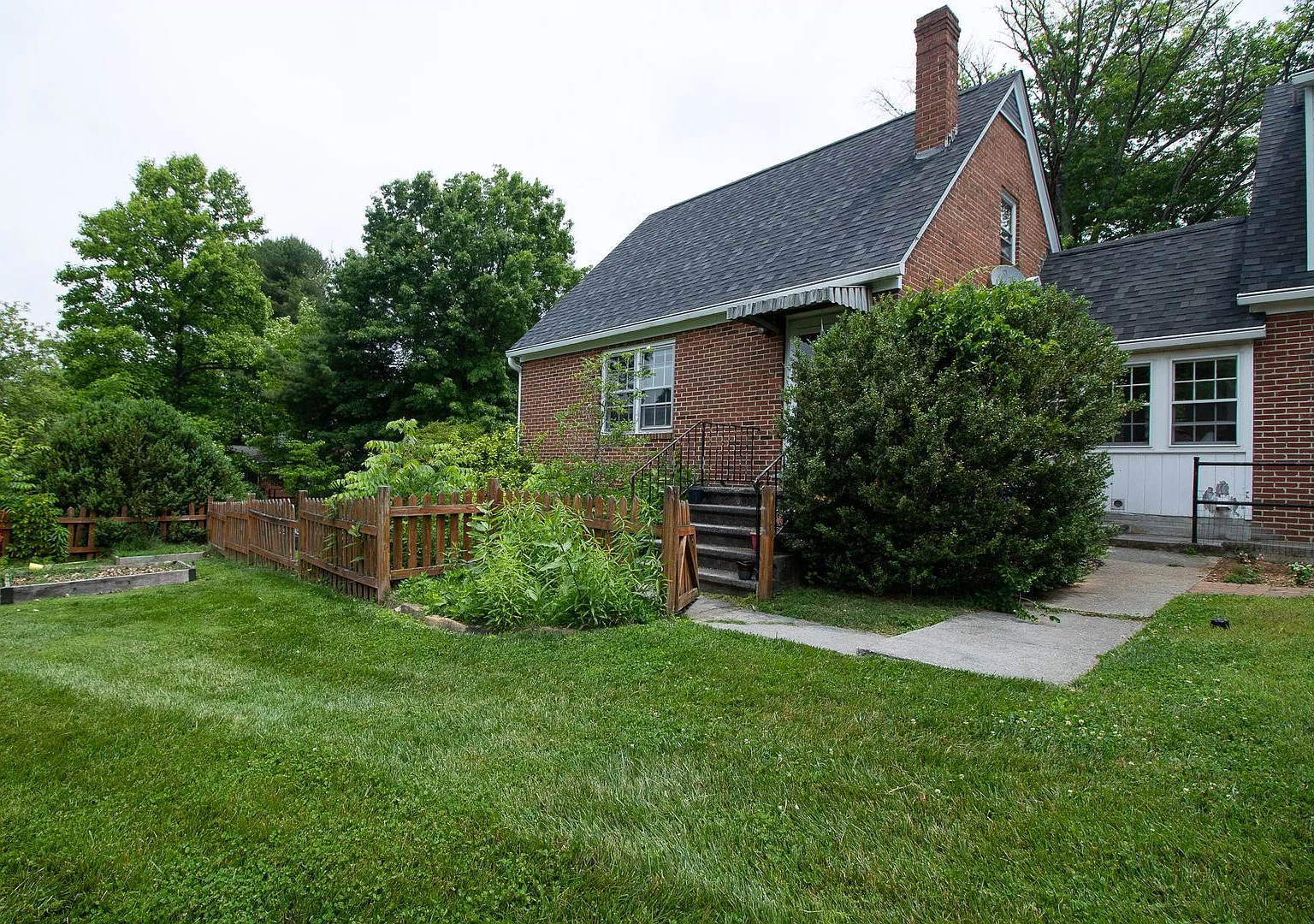 Available for the 2027-2028 lease term. — Photo 2
