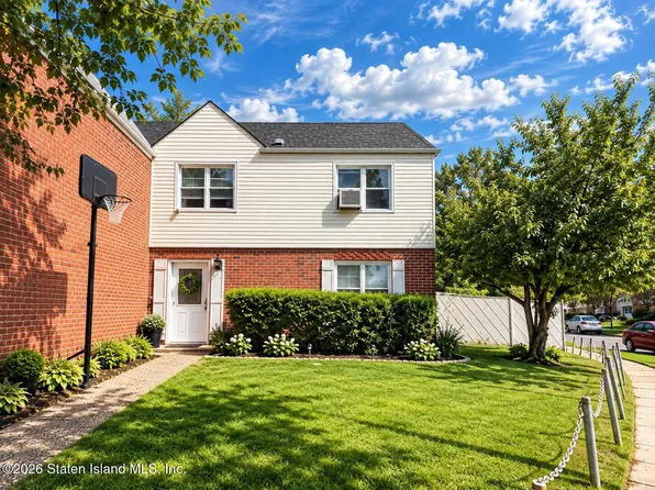 85 Comstock Ave, Staten Island, NY 10314