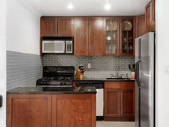 5th image of 7 E 35th St APT 6G