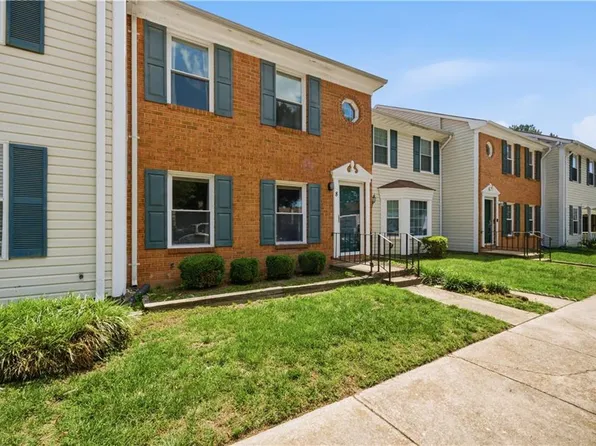 8 N Gawain Way, Hampton, VA 23669