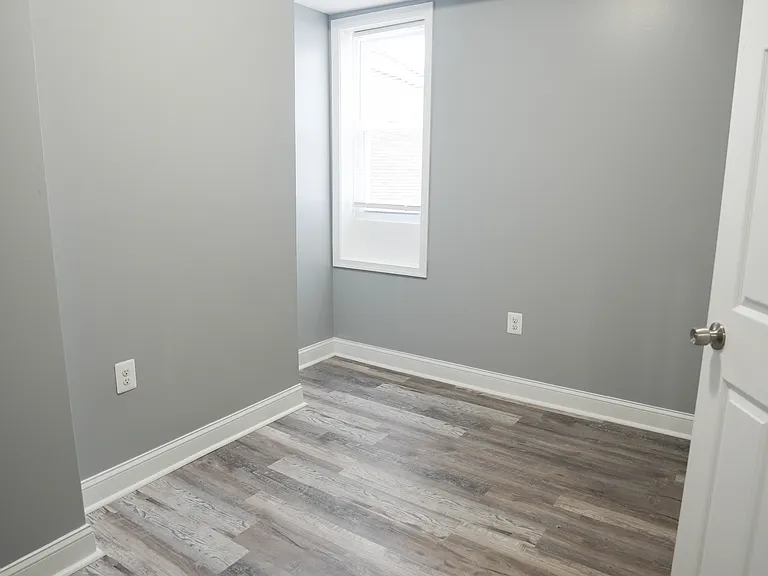 2120 N Fulton Ave — Photo 11