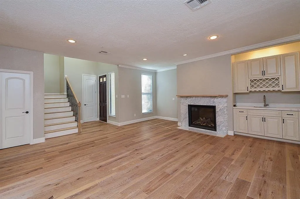 3 bed, 3.5 bath, 2958 sqft, $3,150 — Photo 4