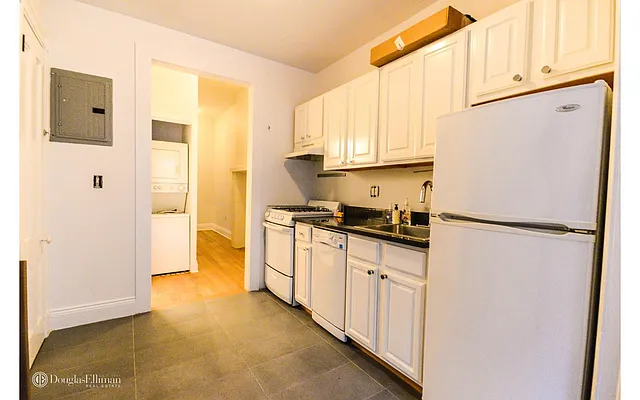 Rented by Douglas Elliman | media 14