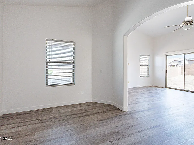 24866 W Huntington Dr — Photo 12