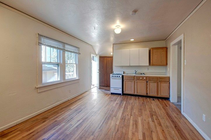 1012 10th Street Up Kitchen