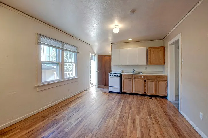 1012 10th Street Up Kitchen