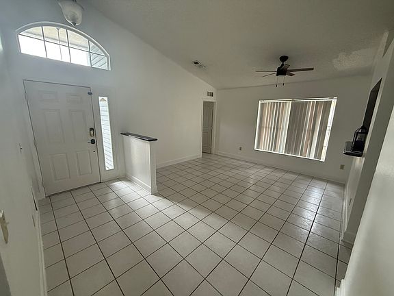 5th image of 2618 Delcrest Dr