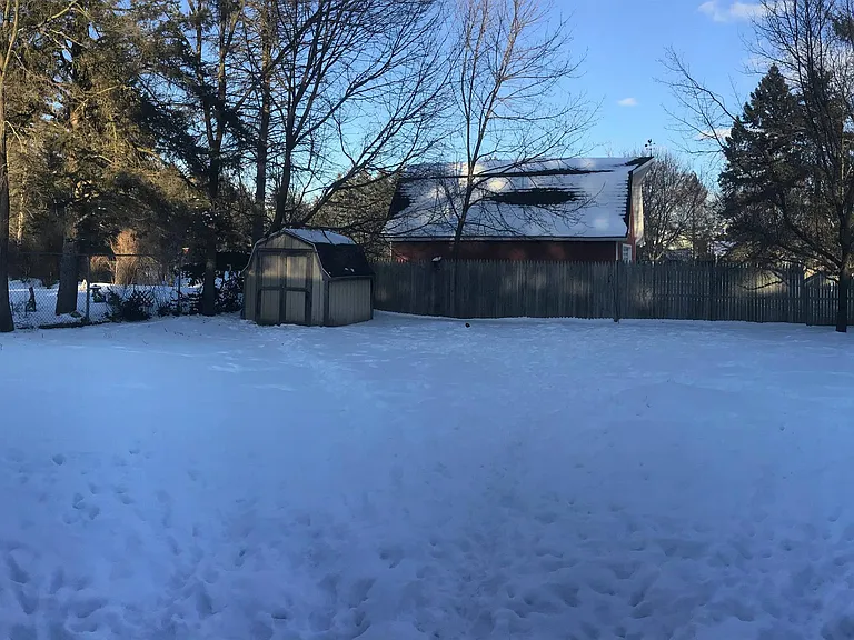 913 Mulberry Ln — Photo 12