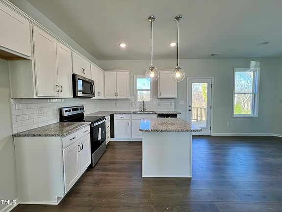 3rd image of 391 Sturgeon St