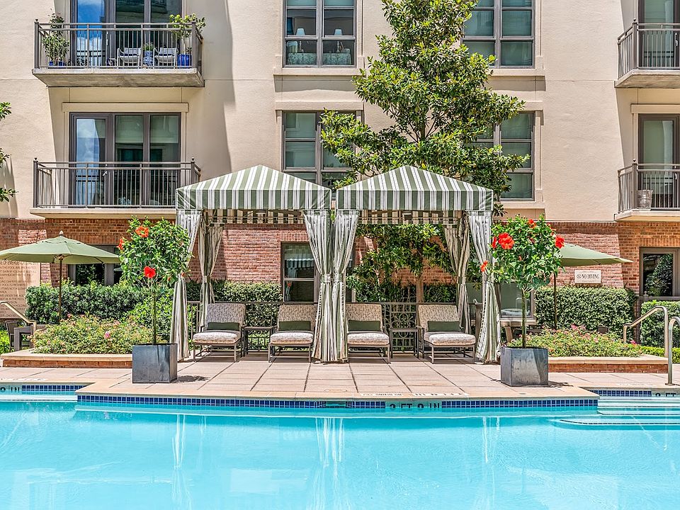 Elegant pool deck with cabanas and chais lounge chairs