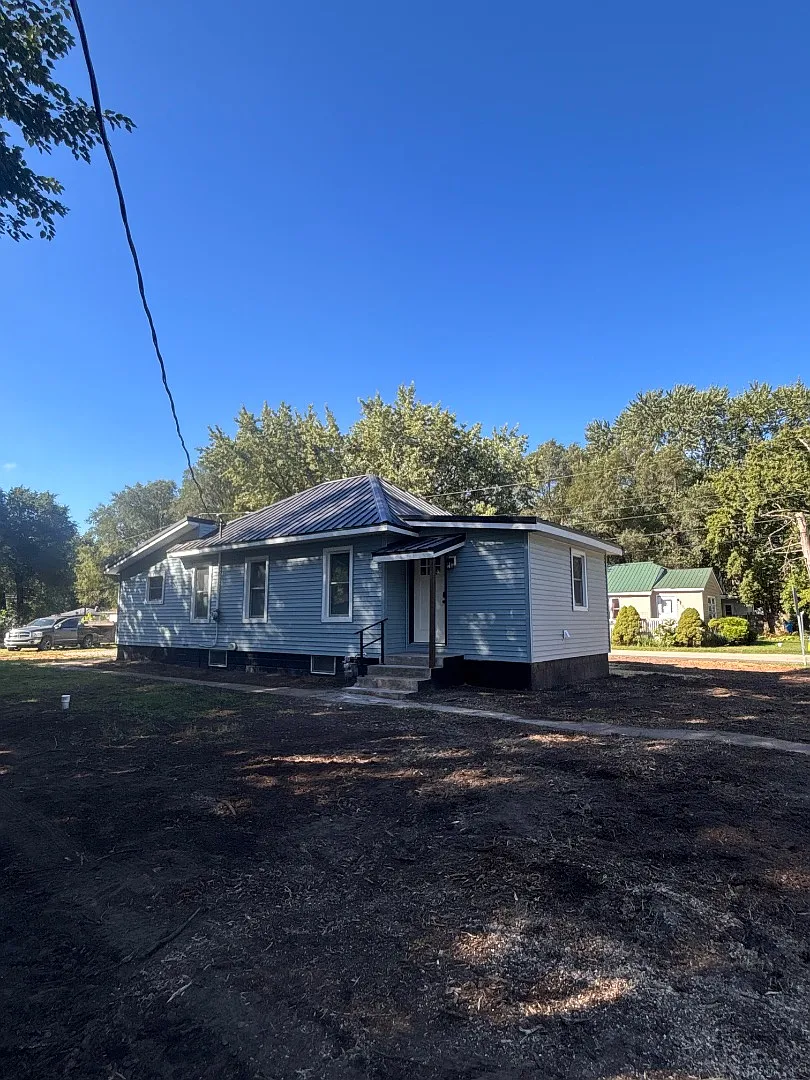 420 N Main St — Photo 1