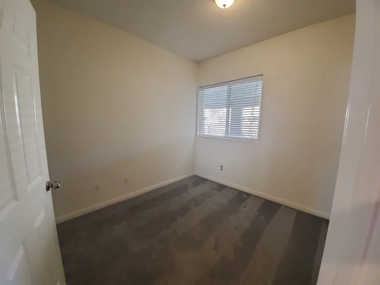 404 N Horne St N #D31 — Photo 11