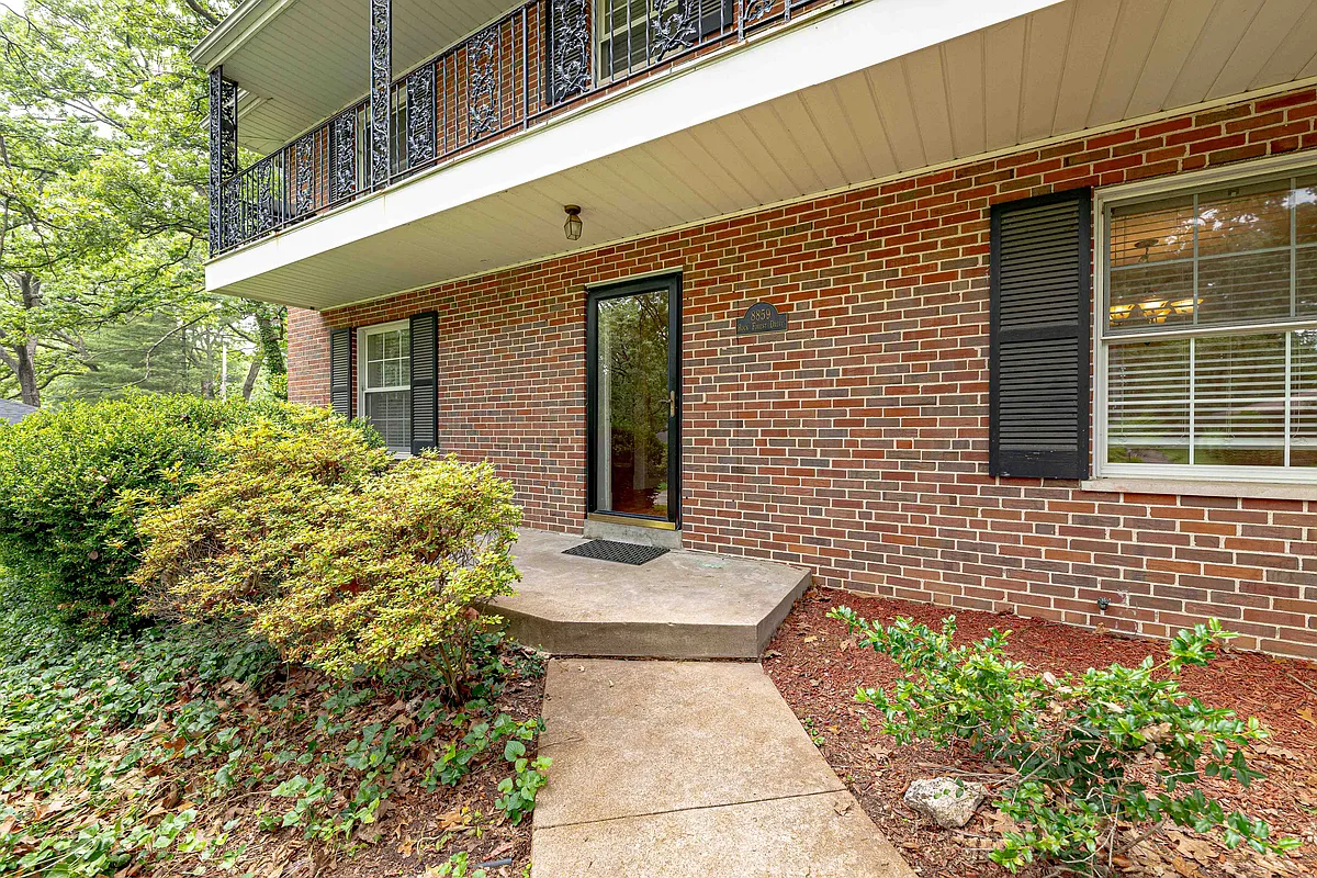 Building Photo - 8859 Rock Forest Dr