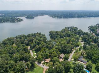 582 Indian Lake Rd, Hendersonville, TN 37075