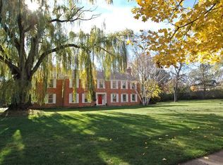 99 W Alden Ln, Lake Forest, IL 60045