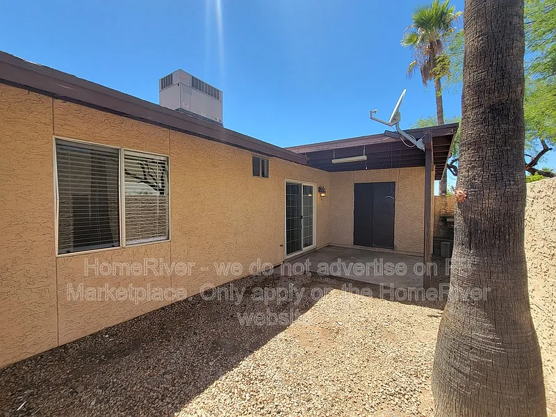 2 bed, 1.0 bath, 867 sqft, $1,349 — Photo 2