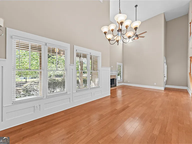 135 Idlewilde Dr — Photo 9