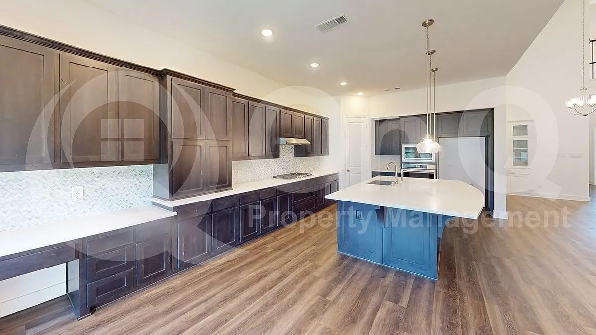5 bed, 5.5 bath, 4168 sqft, $3,550 — Photo 4