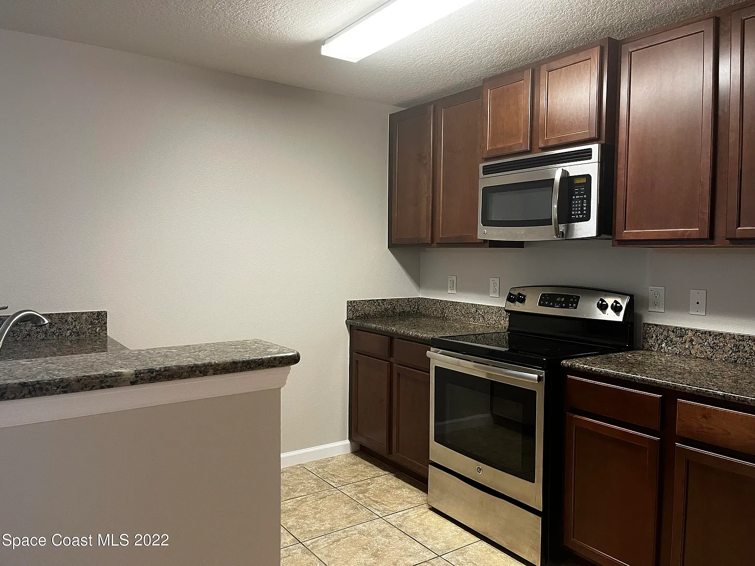2 bed, 2.0 bath, 1079 sqft, $1,695 — Photo 3