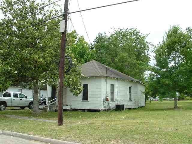 2nd image of 1022 Dallas St