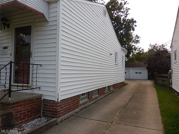 2nd image of 1554 Empire Rd