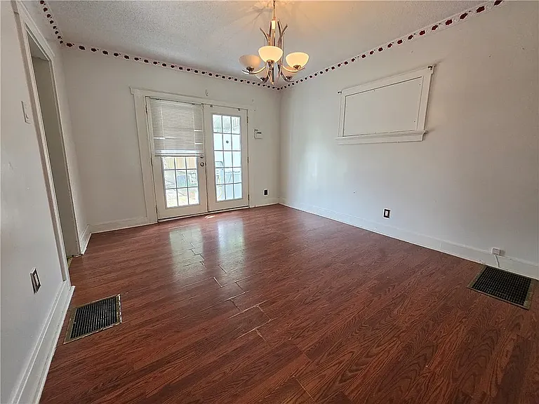 1150 Beaumont Ave — Photo 16