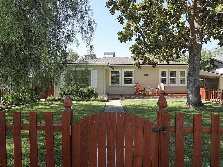 243 Bonita Dr — Photo 1