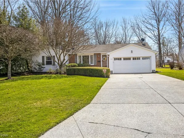 135 Village Blvd, Canfield, OH 44406