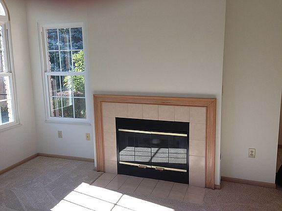 Great room w/ gas fireplace
