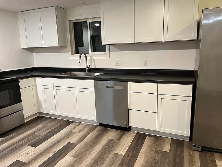 121 N Maple St — Photo 2