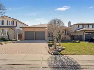 36 Skylark Dr, Hamilton, ON L9A 4Y2