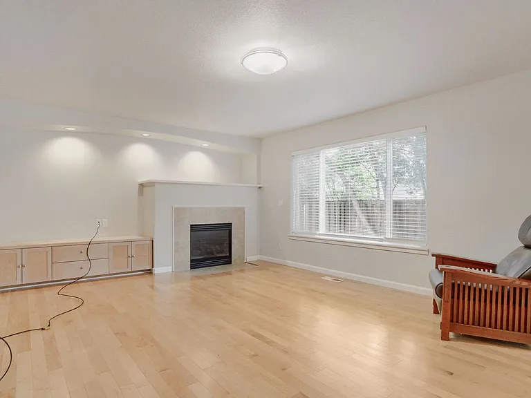 547 NE 61st Pl — Photo 9