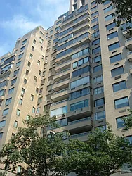 860 Fifth Avenue in Lenox Hill
