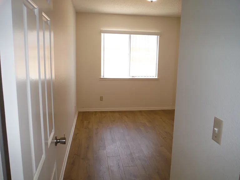 43738 Mona St — Photo 14