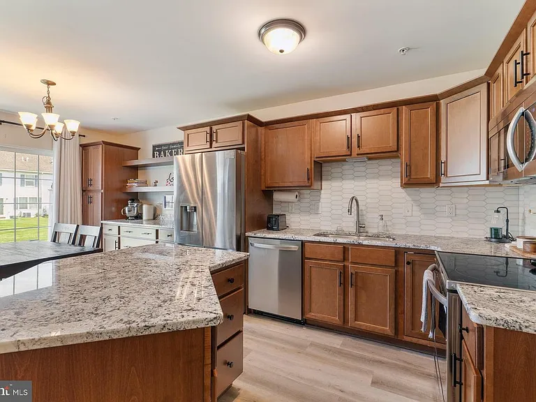 537 Brookwood Dr — Photo 5