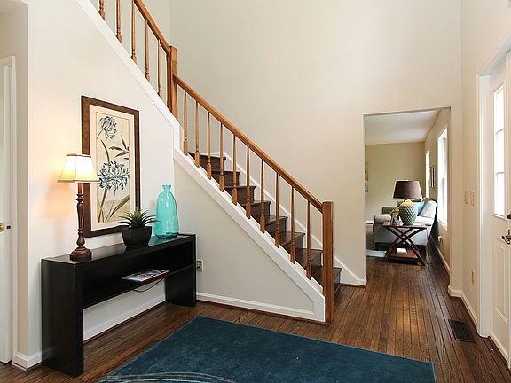 2nd image of 1006 Park St SE