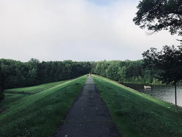 Steps away from hiking/biking trail on Mercer lake