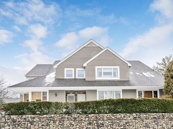 2nd image of 122 Brewster Rd