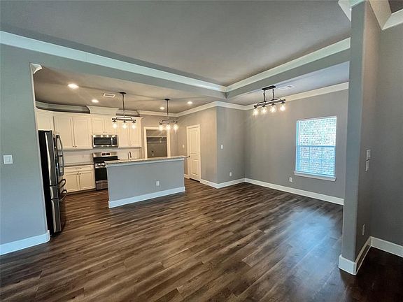 5th image of 408 Pebble Dr