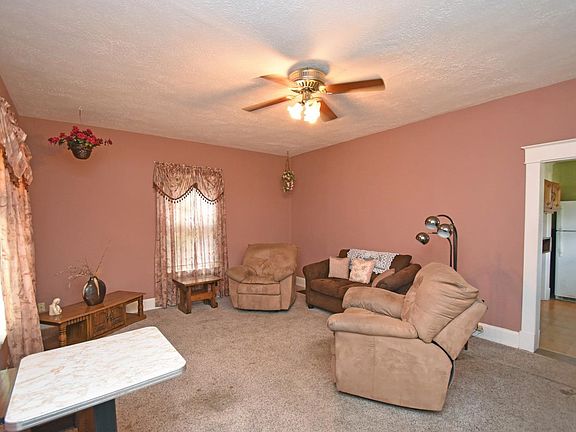 4th image of 3851 Lovell Ave