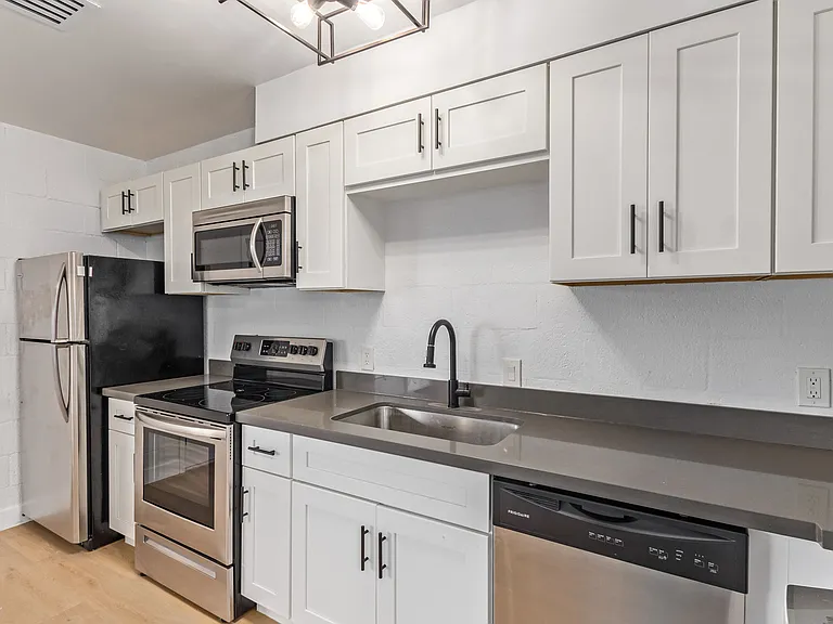 The Harlow Apartments — Photo 35