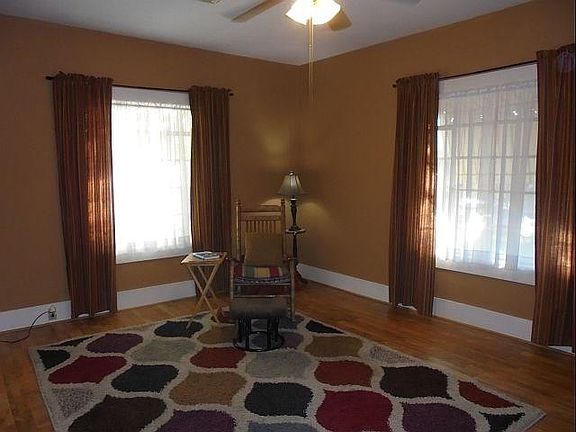 3rd image of 305 S Powell Ave