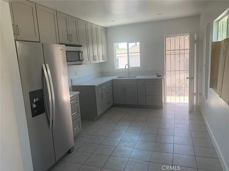 11818 Victory Blvd