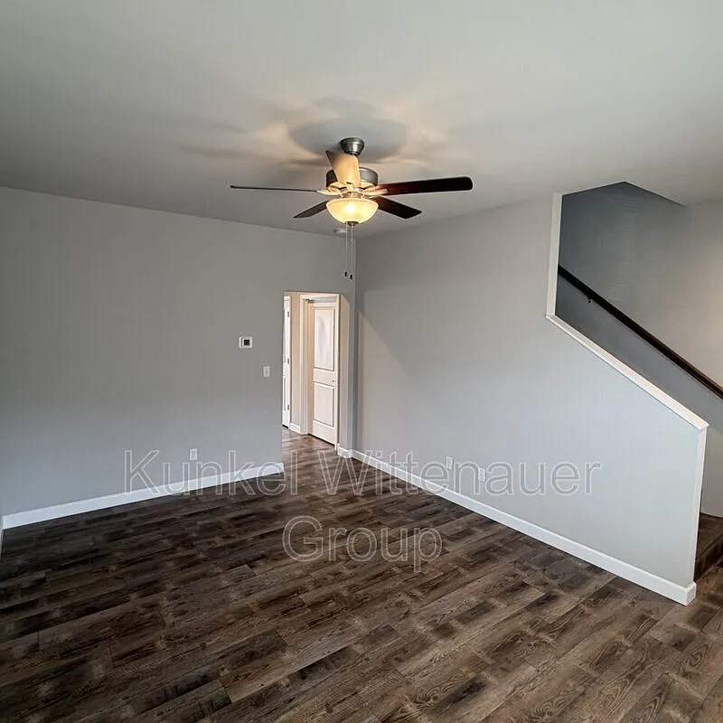 3 bed, 3.5 bath, 1800 sqft, $1,895 — Photo 3