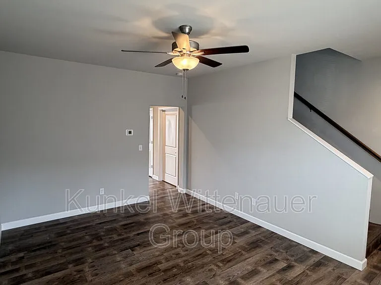 8401D Allied Way — Photo 2