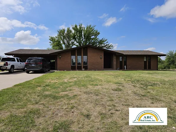 518 E Vine St, Meade, KS 67864