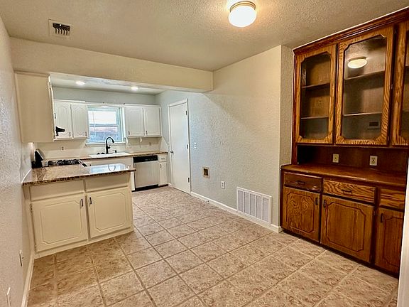 4th image of 1405 Aspen Dr